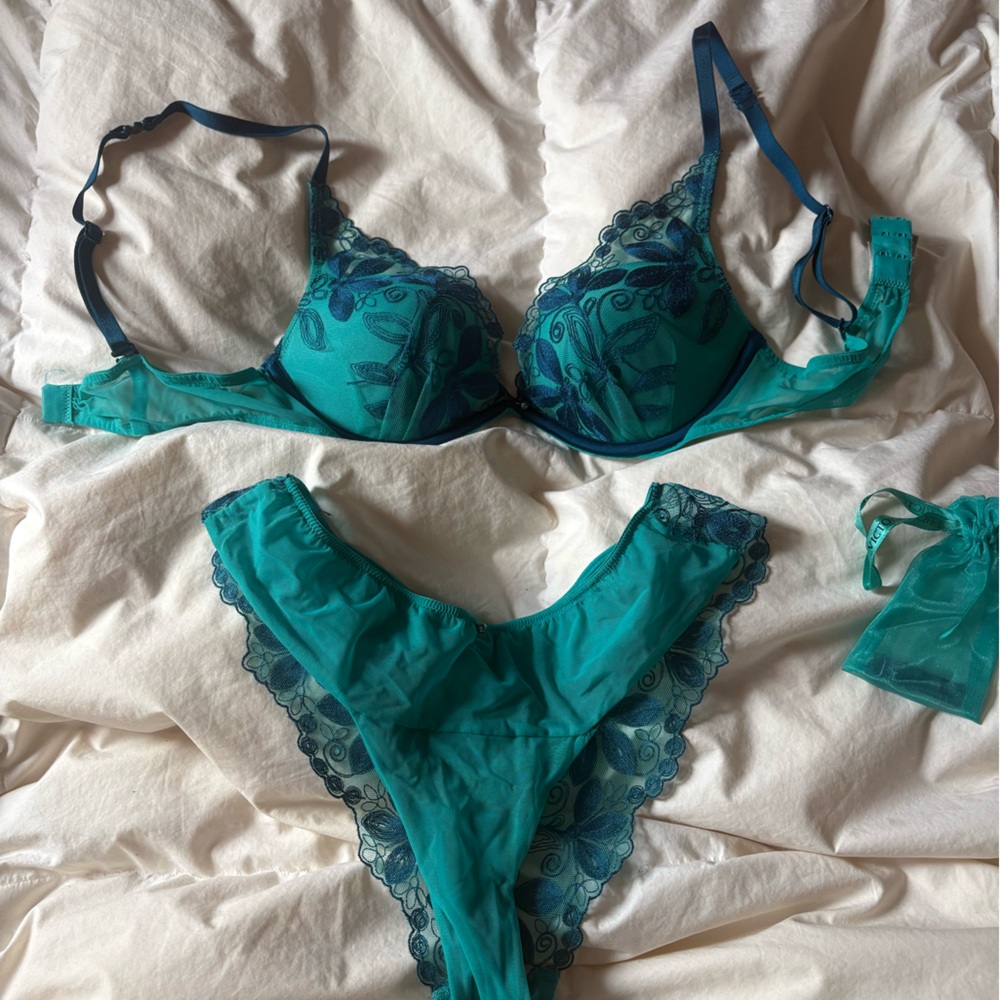 Elegant Teal Lace Lingerie Set